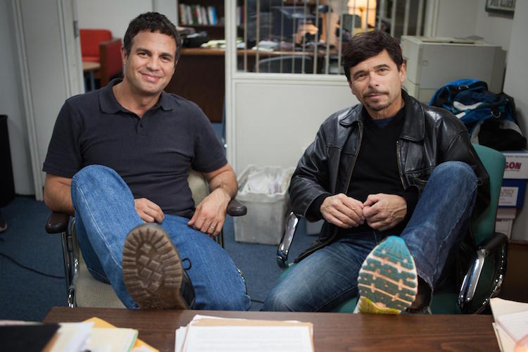 Mark Ruffalo (izquierda) interpreta al periodista Michael Rezendes quien redactó la investigación