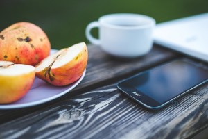 coffee-smartphone-working-technology-medium