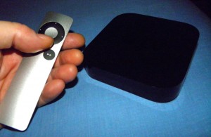El Apple TV y su diminuto control remoto