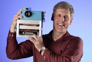 Sasson y la primera cámara digital (Cortesía Kodak)