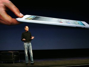 Steve Jobs presentando el iPad 2 (Foto: AFP)